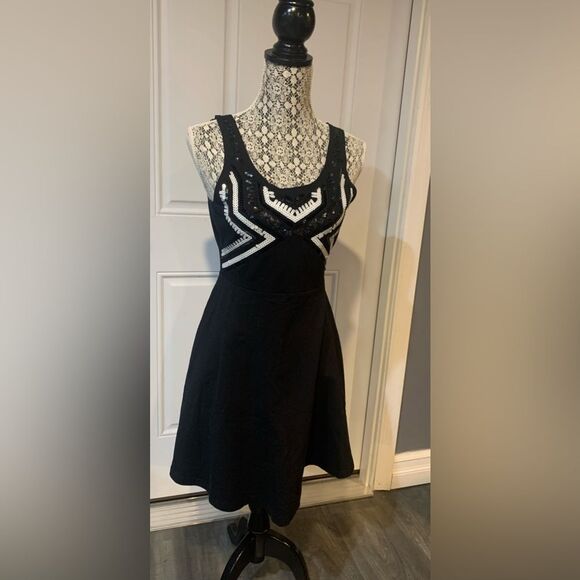 Express Black Dress with Sequin Detailing - Picture 4 of 9